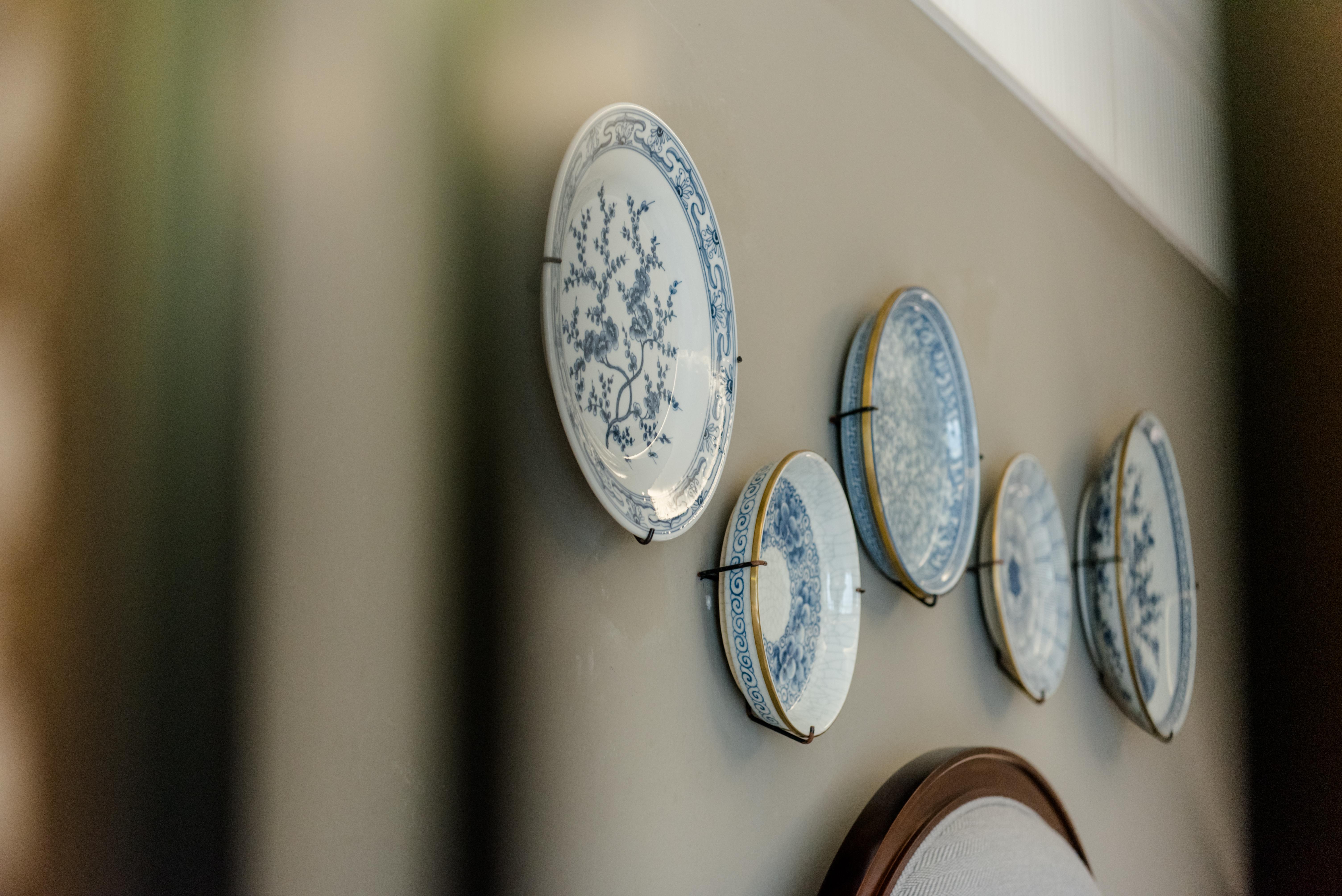 Marina Gallery Resort-Kacha-Kalim Bay By Sugar Marina Boutique Hotels Patong Exterior foto A collection of plates mounted on a wall