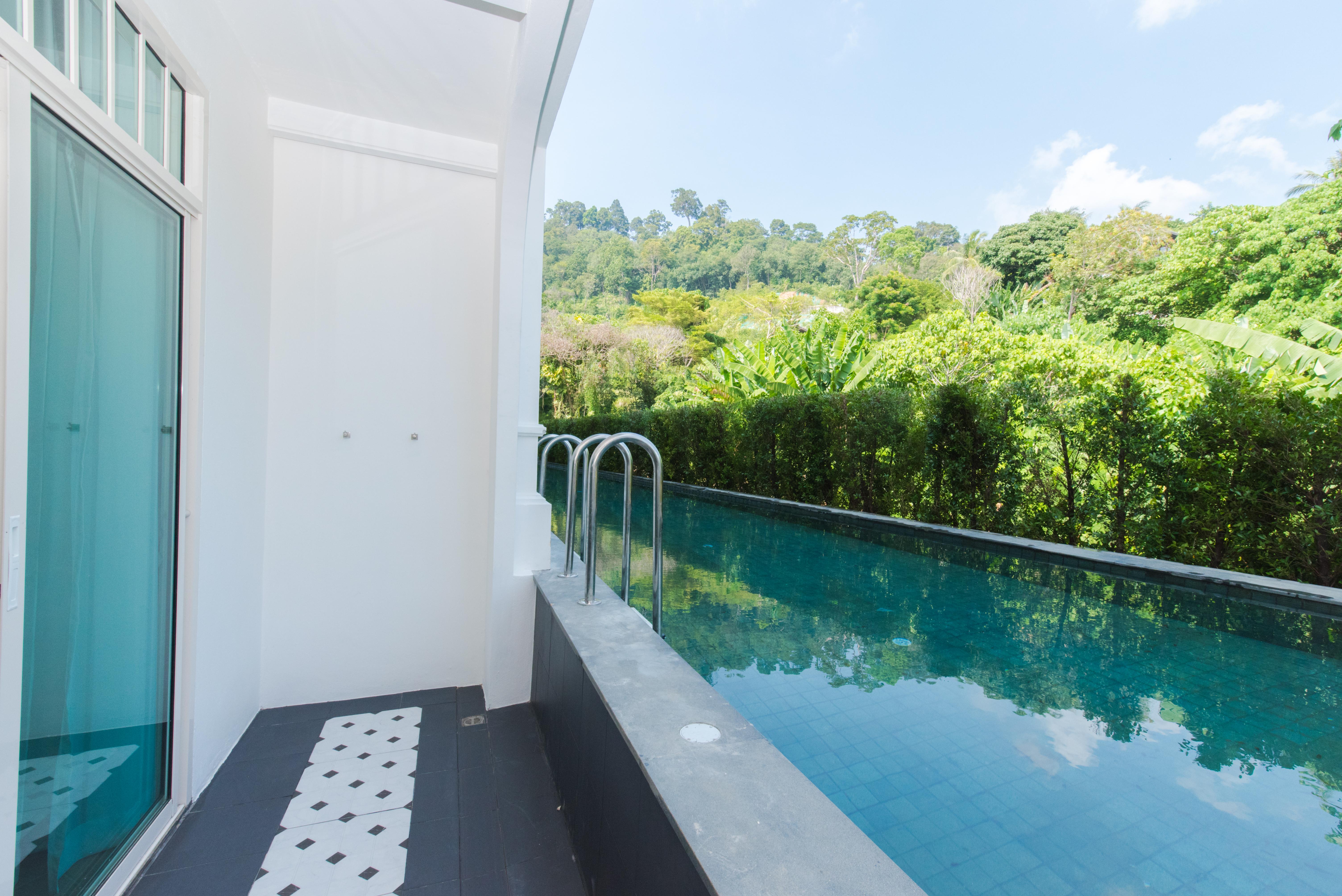 Marina Gallery Resort-Kacha-Kalim Bay By Sugar Marina Boutique Hotels Patong Exterior foto A lap pool in a private house
